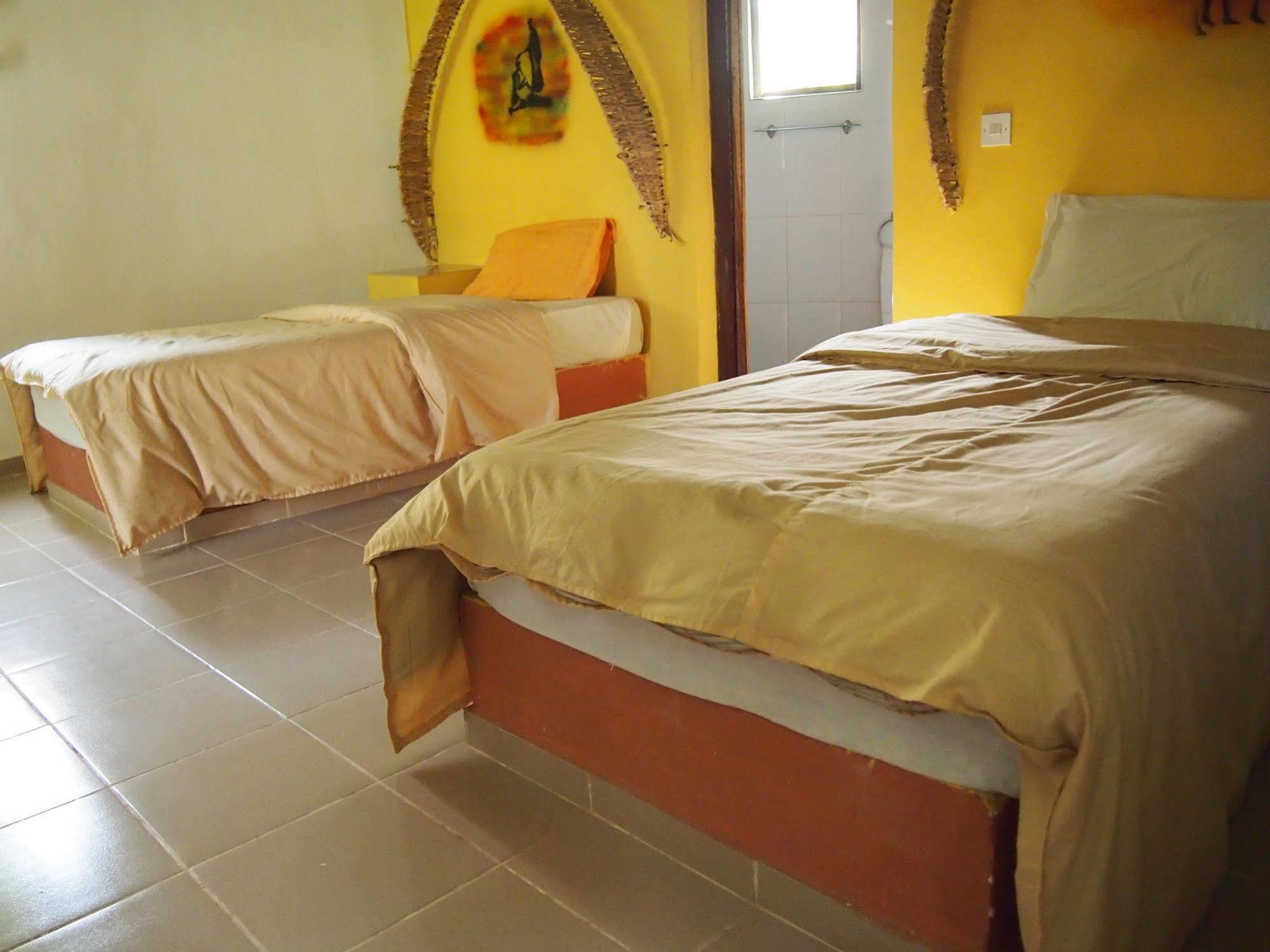 Footsteps Eco-Lodge Gunjur エクステリア 写真
