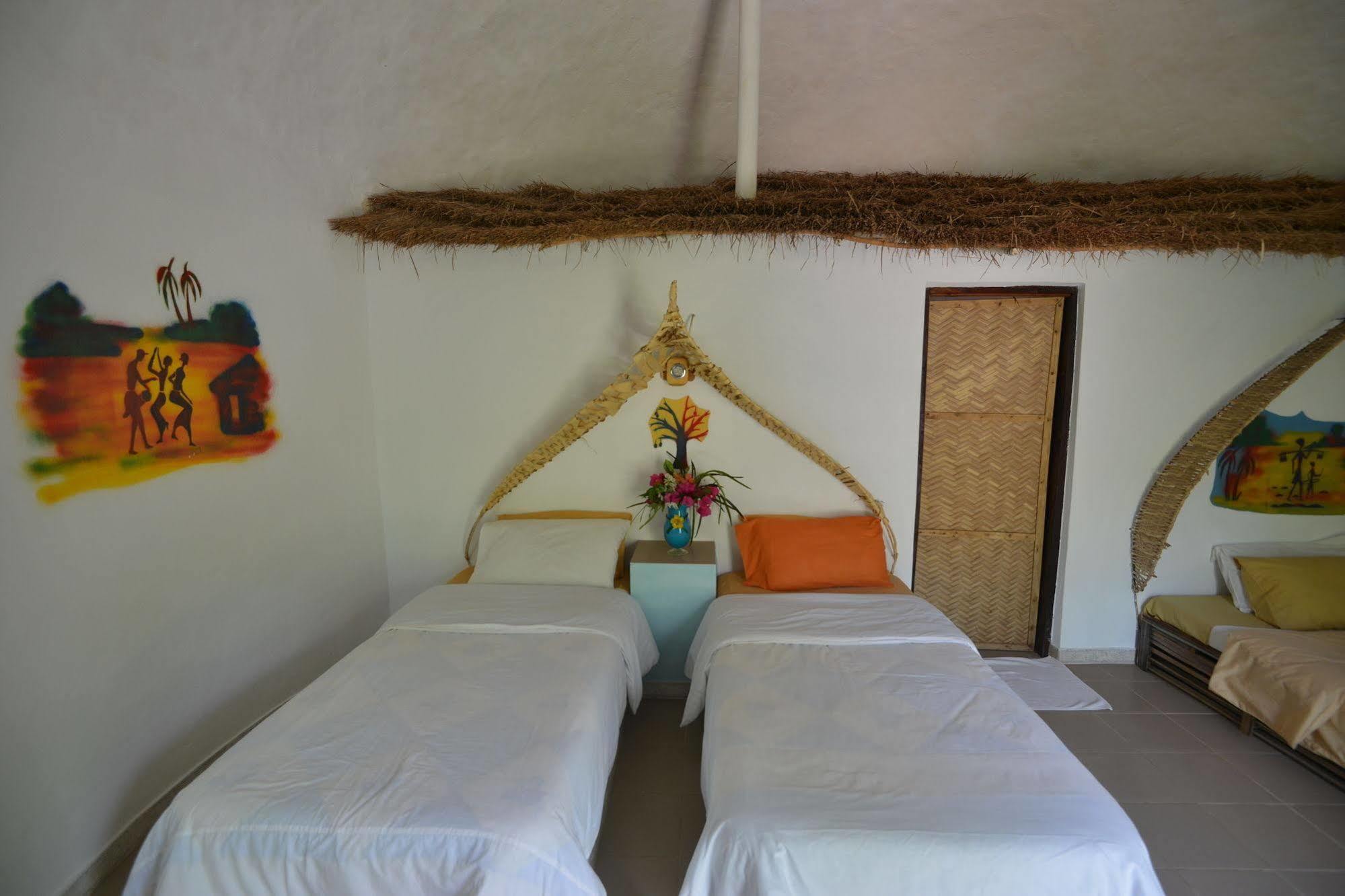 Footsteps Eco-Lodge Gunjur エクステリア 写真