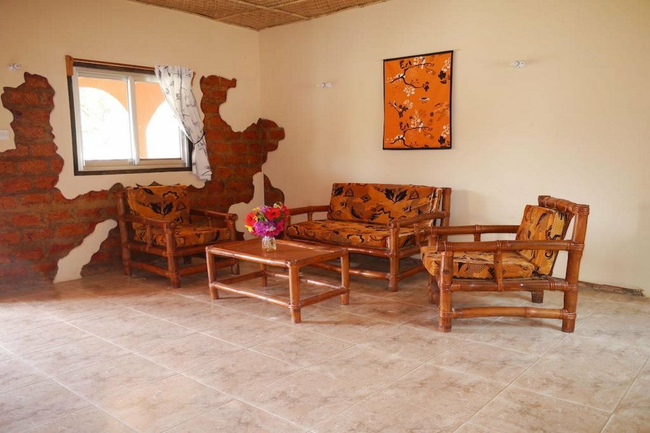 Footsteps Eco-Lodge Gunjur エクステリア 写真
